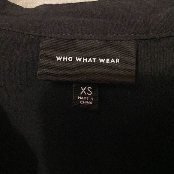 Black blouse   - Picture 2 of 9